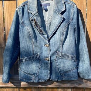 Baccini Women's  Blue Jean Jacket size large. Medium wash.